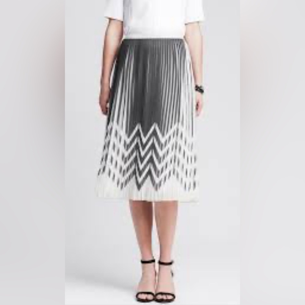 Banana Republic Charcoal&White Zigzag Midi Pleated Skirt 100% Poly Fully Lined
